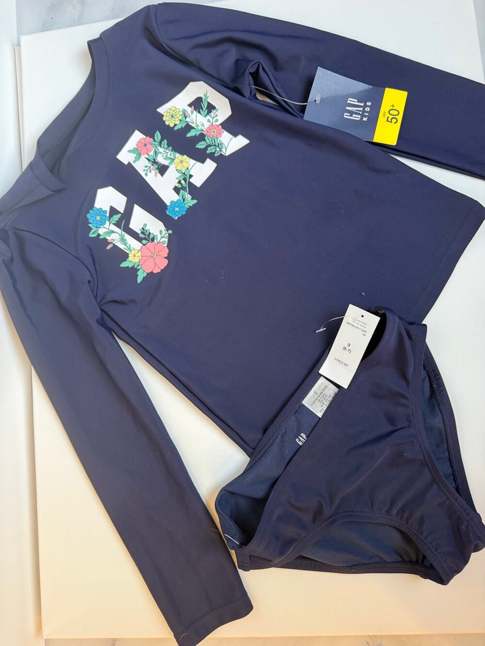 GAP Girls' Swimsuit/Long Sleeved Swimsuit Rash guard set NWT Size 6